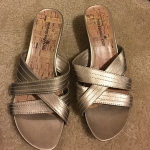 Gold sandals with little wedge!