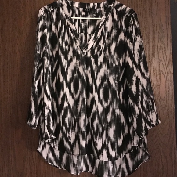 3/4 sleeve black and white top