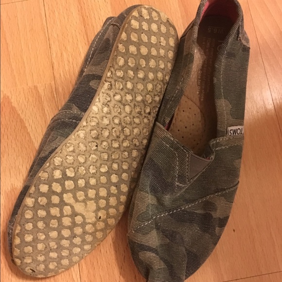 Camo TOMS