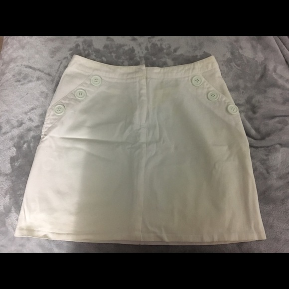 WHITE HOUSE BLACK MARKET WHITE SKIRT
