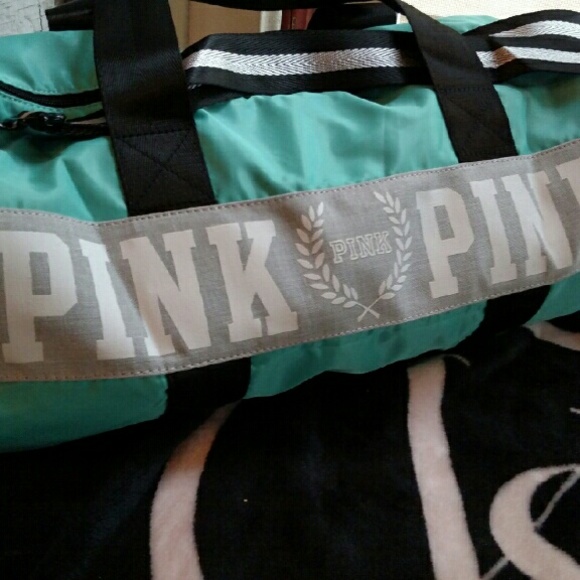 BNIP Victoria's Secret PINK duffel bag