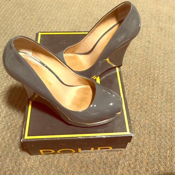 Pour la victoire wedges