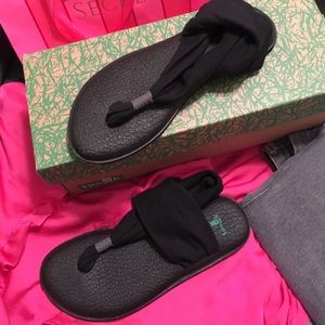 Sanuk yoga sling back