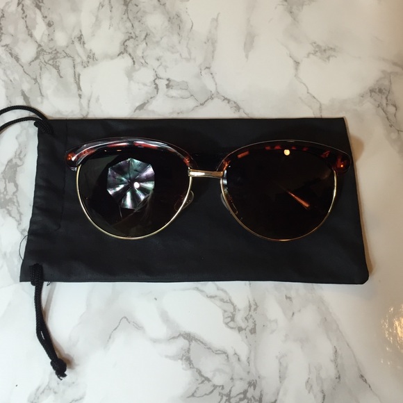 Tortoise Framed Sunglasses - Picture 3 of 3