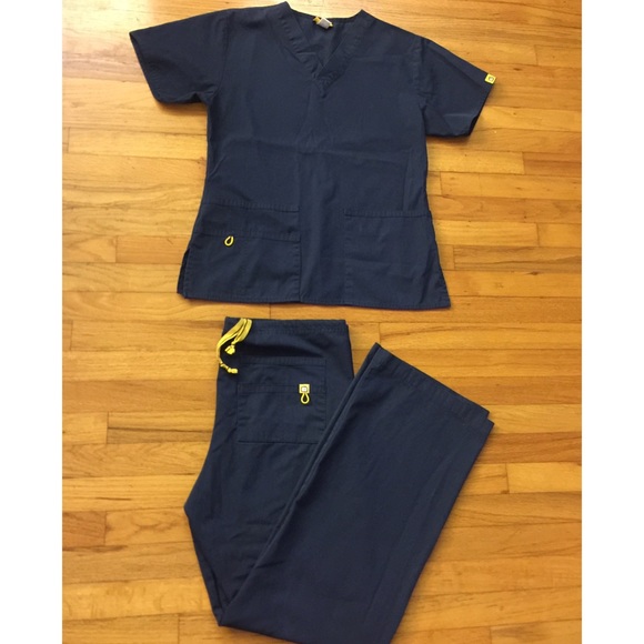 WonderWink Women's V-Neck Solid Scrub Top & Bottom