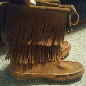Minnetonka fringe boots