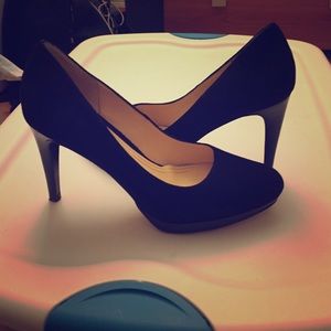Cole Haan size 8 black suede platform pumps