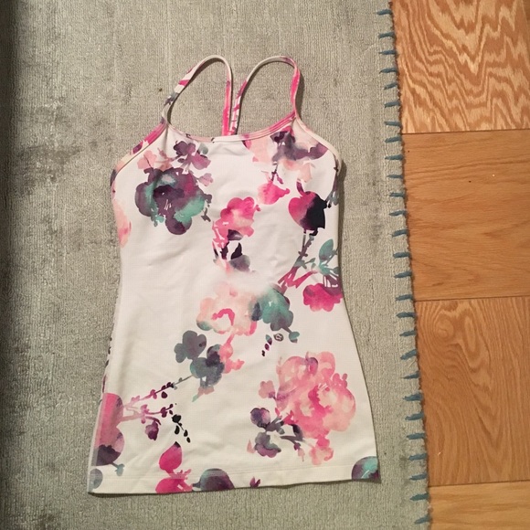 Lululemon yoga top