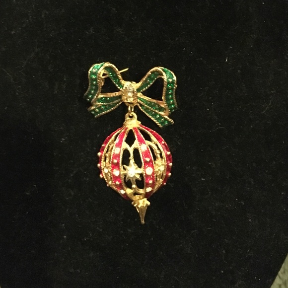 Christmas pin and earrings set