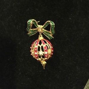 Christmas pin and earrings set