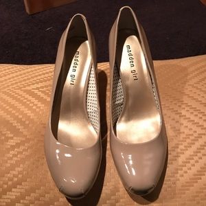 Madden girl beige pump nwot