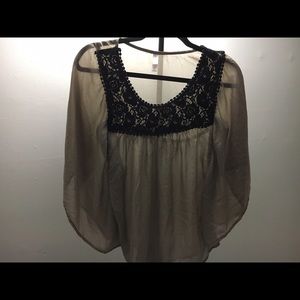 BROWN BLOUSE WITH BLACK CROCHET
