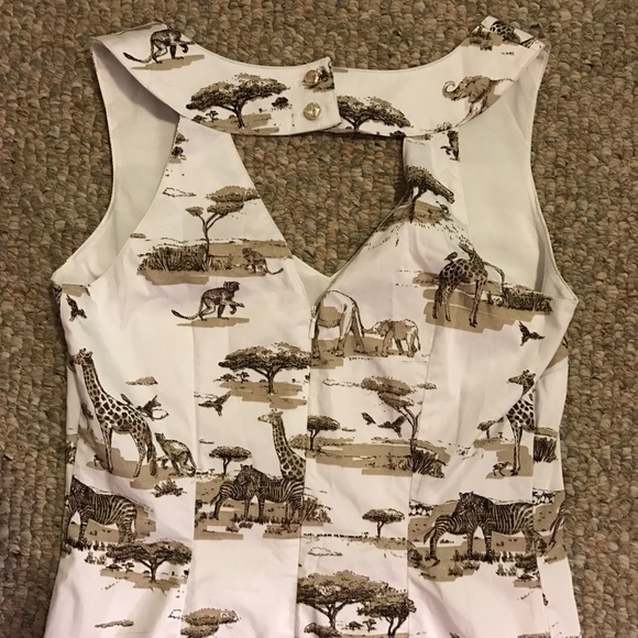 Beautiful Dress - Picture 3 of 4