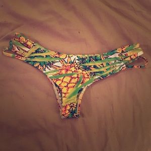 Midori signature pineapple Tavarua bottoms size L
