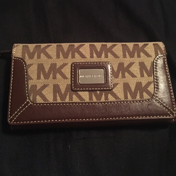 Michael Kors Monogram Wallet