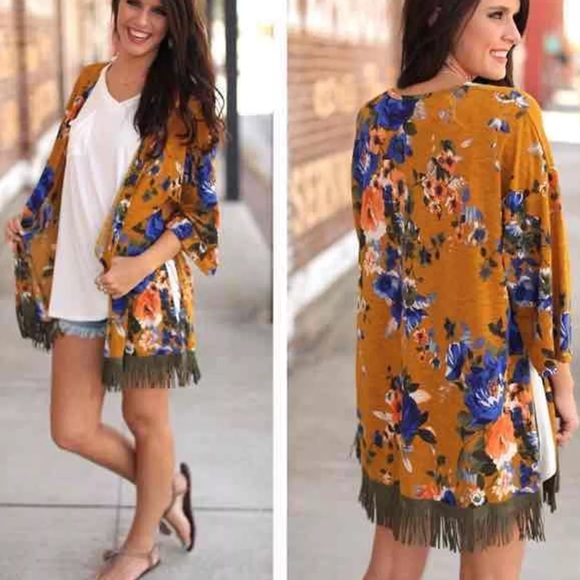 1 Medium Left ! Boho Chic Fringed Kimono 🎉HP🎉 - Picture 3 of 4