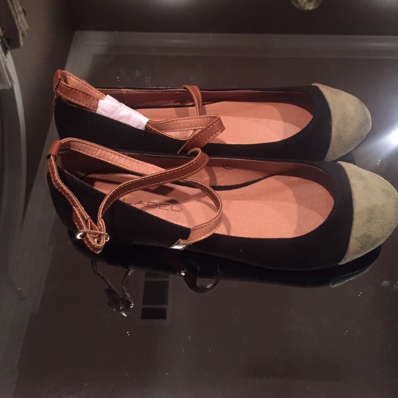 Black & Olive Faux Suede flats with cross strap - Picture 2 of 4