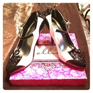 Black and white stiletto heels 👠