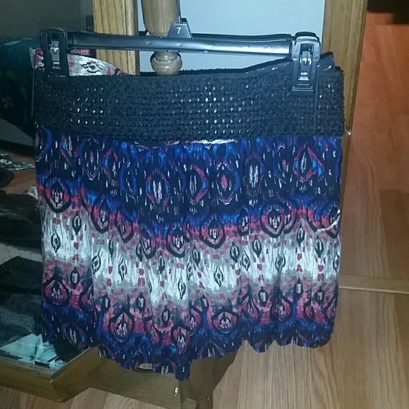 Aztec print skirt. - Picture 2 of 2