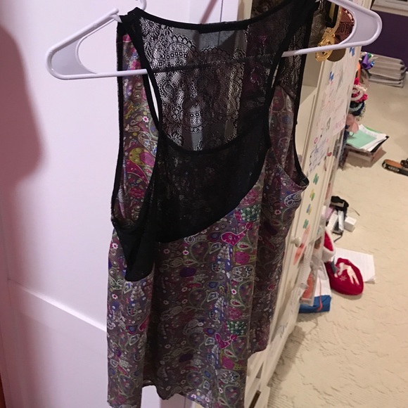 ⭐️MULTICOLORED PATTERNED TOP - Picture 2 of 4