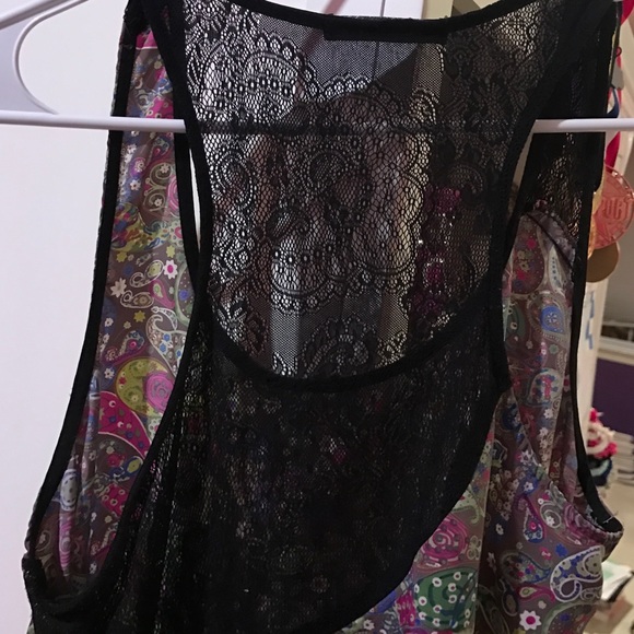 ⭐️MULTICOLORED PATTERNED TOP - Picture 3 of 4