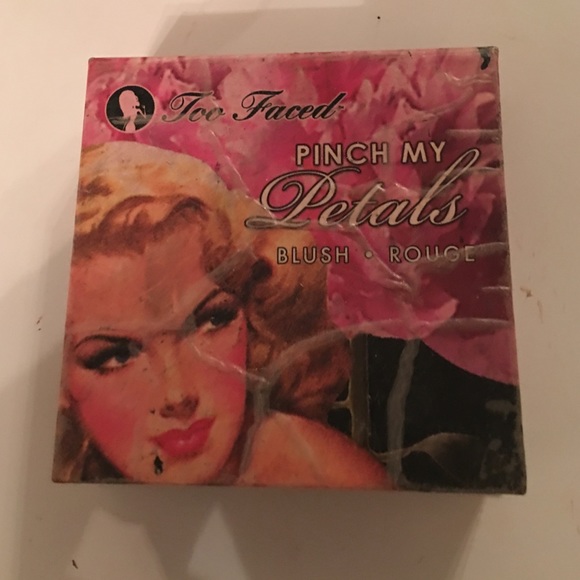Too faced blush.