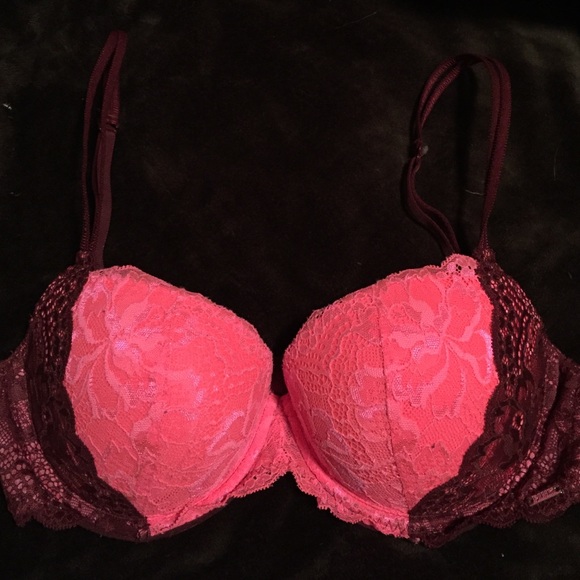 PINK! Bra size 36B NWOT!