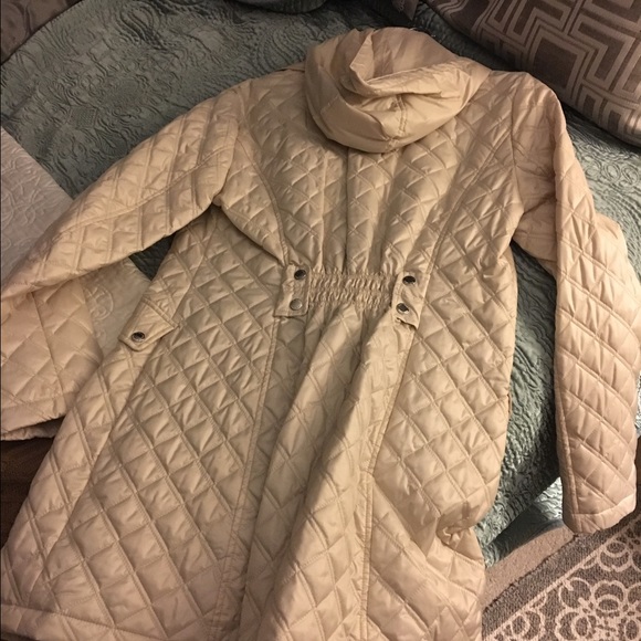 Beige quilted jacket with hood.