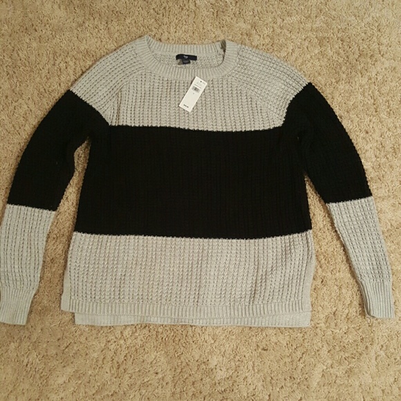 Gap sweater