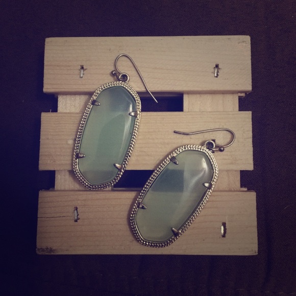 PRICE⬇️❗️Kendra Scott Danielle Transl. Chalcedony