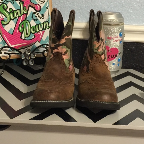 Pink camouflage Justin boots