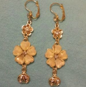 Charming flower earrings