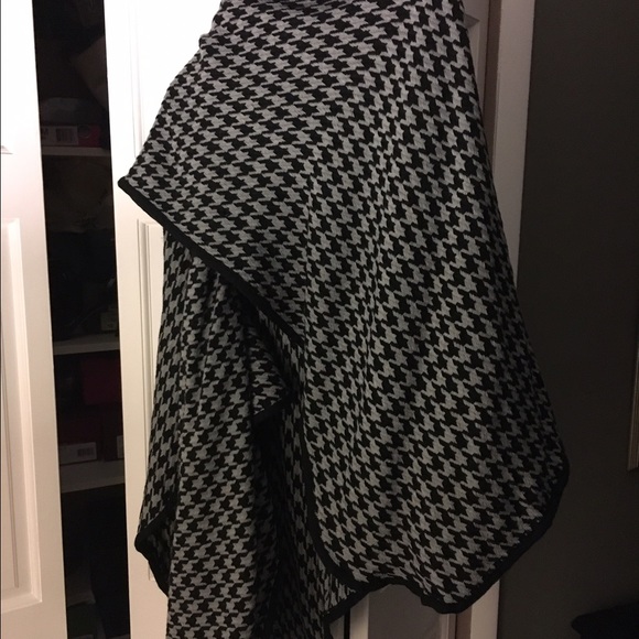 Black and grey cape.