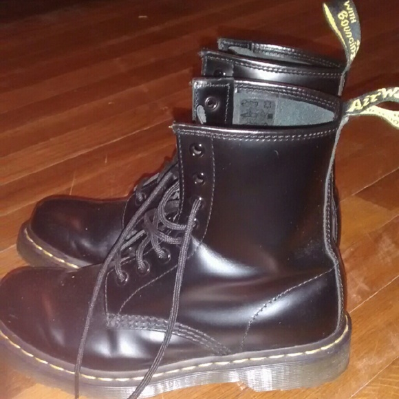 Classic docs size 8