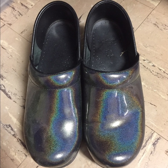 Dansko 38 fits 8