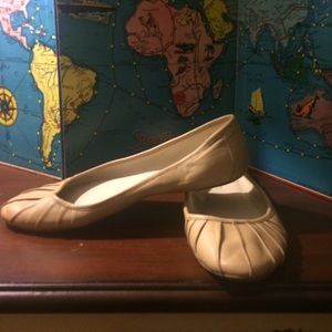 Nine West cream/nude flats