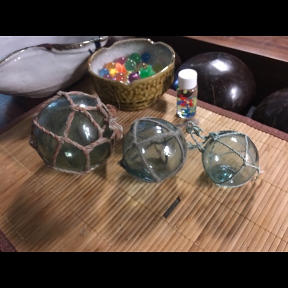 Japanese floating glass - Picture 1 of 4