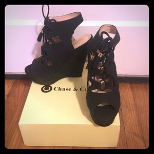 Platform wedge, lace up sandal.