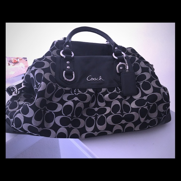 Authentic Coach Satchel Purse, Like New!