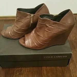 Vince Camuto Leather peep toe booties Size 8M