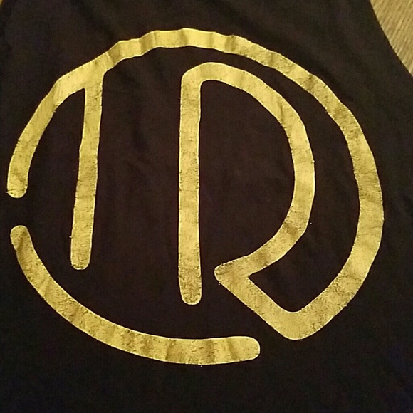 TRUE RELIGION Muscle/Workout Shirt - Picture 4 of 4