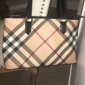 Beautiful Burberry nova check tote handbag