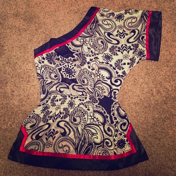One sleeve blouse - Picture 1 of 1
