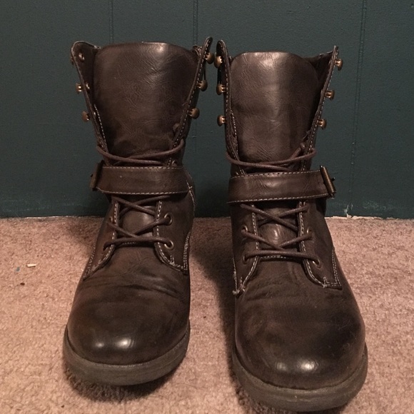 Unionbay combat boots.