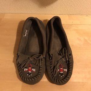 Minnetonka Thunderbird Moccasins in grey. Size 7.5