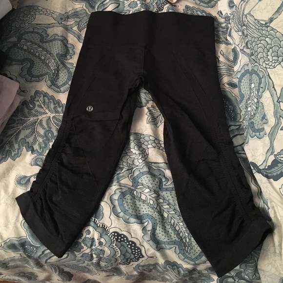 Lululemon: In the flow crop