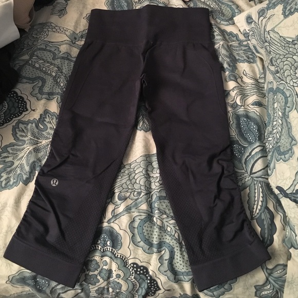 Lululemon: seamless crops