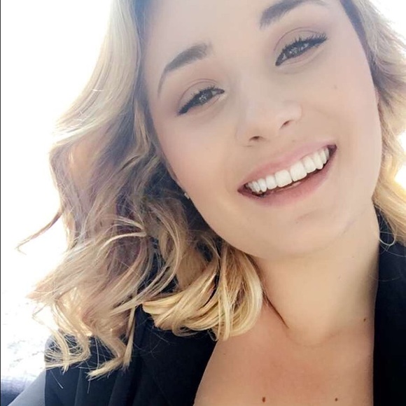 Meet Your Posher, Paige - Picture 1 of 1