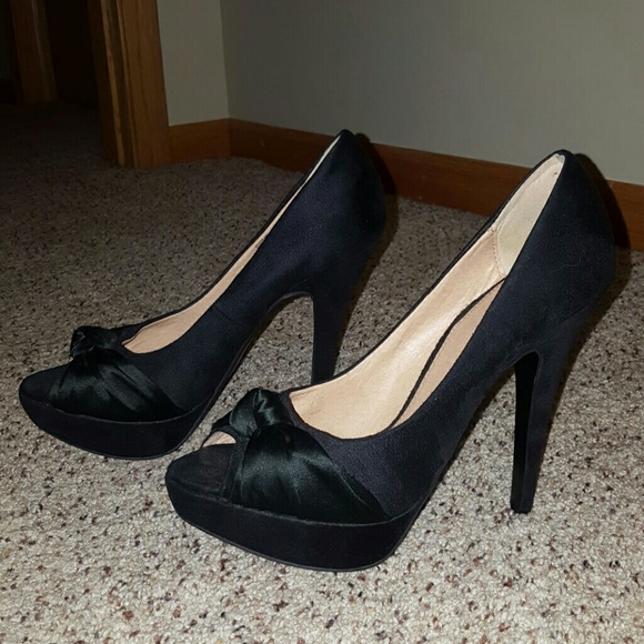 Victoria's Secret Platform Heels by Colin Stuart - Picture 4 of 4