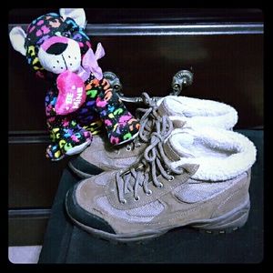 Winter cozy leather booties with fux fur and laces